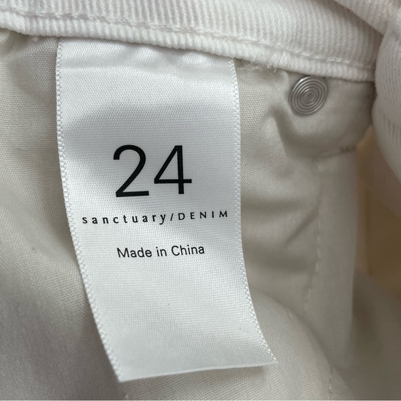 Sanctuary Sidewalk Denim Cutoff Shorts In Vintage White NWT - Picture 8 of 11